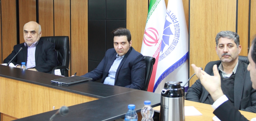 آنچه در نشست هماندیشی تولیدکنندگان گلاب و عرقیات گیاهی کاشان برای رفع چالشهای استانداردسازی گذشت