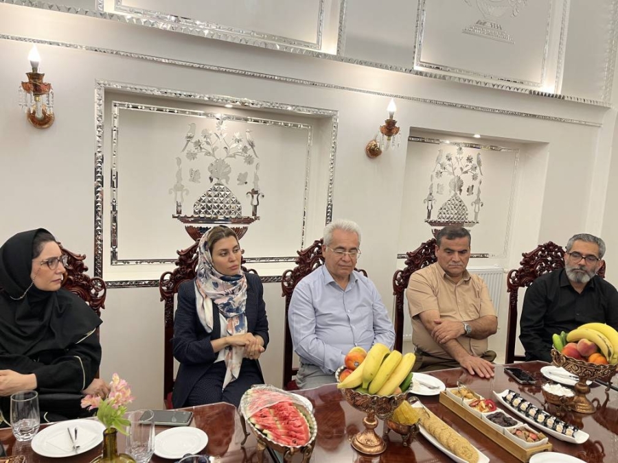بازدید کمیسیون گردشگری و صنایع دستی اتاق بازرگانی کاشان از بوتیکهتل ایوان؛ تأکید بر ضرورت حمایت از سرمایهگذاران گردشگری